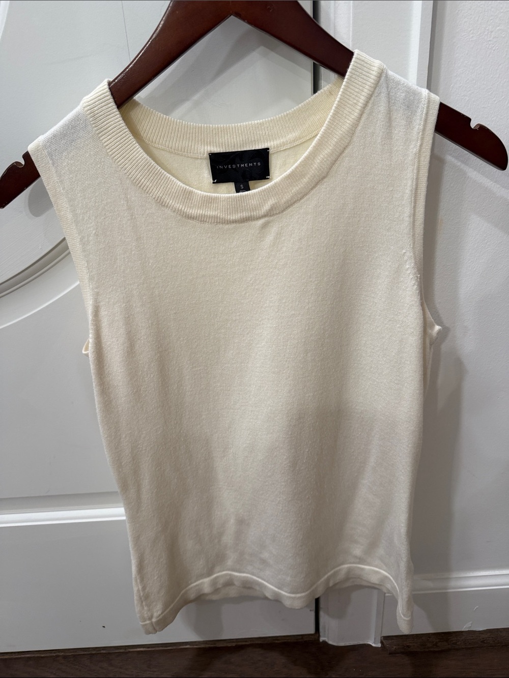 Investments Cream Sleeveless Knit Tank